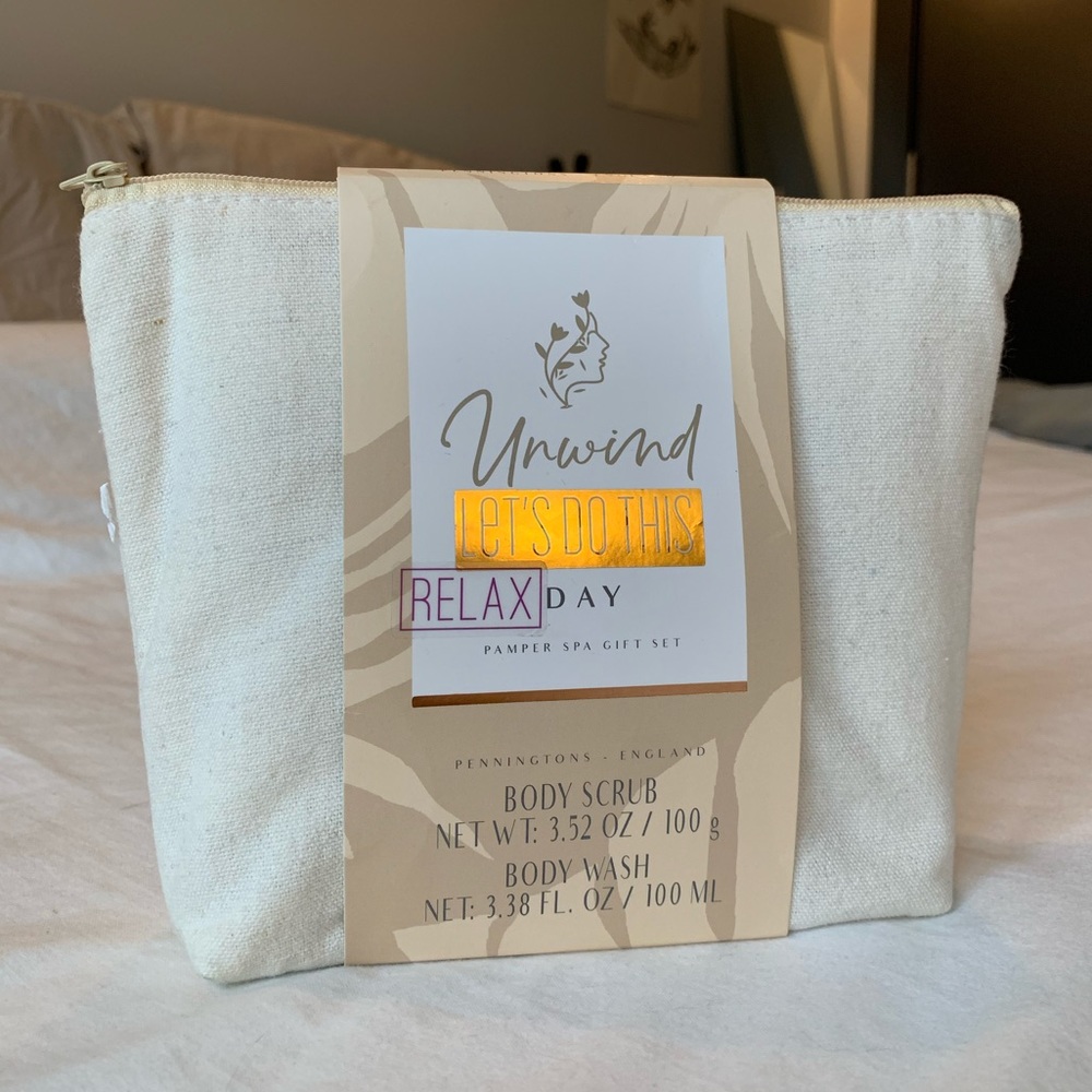 Penningtons eucalyptus scented body scrub & wash with exfoliating body brush